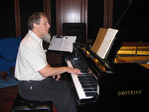 Ludi Hinrichs and Grotrian piano